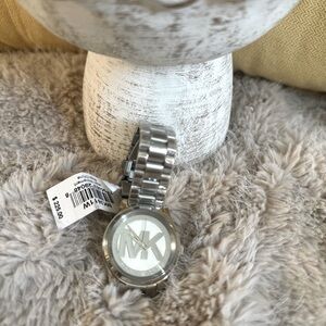 Beautiful gift for this Mother’s Day or any special occasion